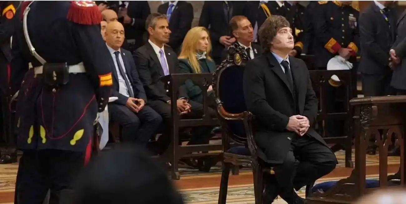 Milei apuesta a consolidar la baja de la inflación mientras negocia apoyos políticos en el Congreso.