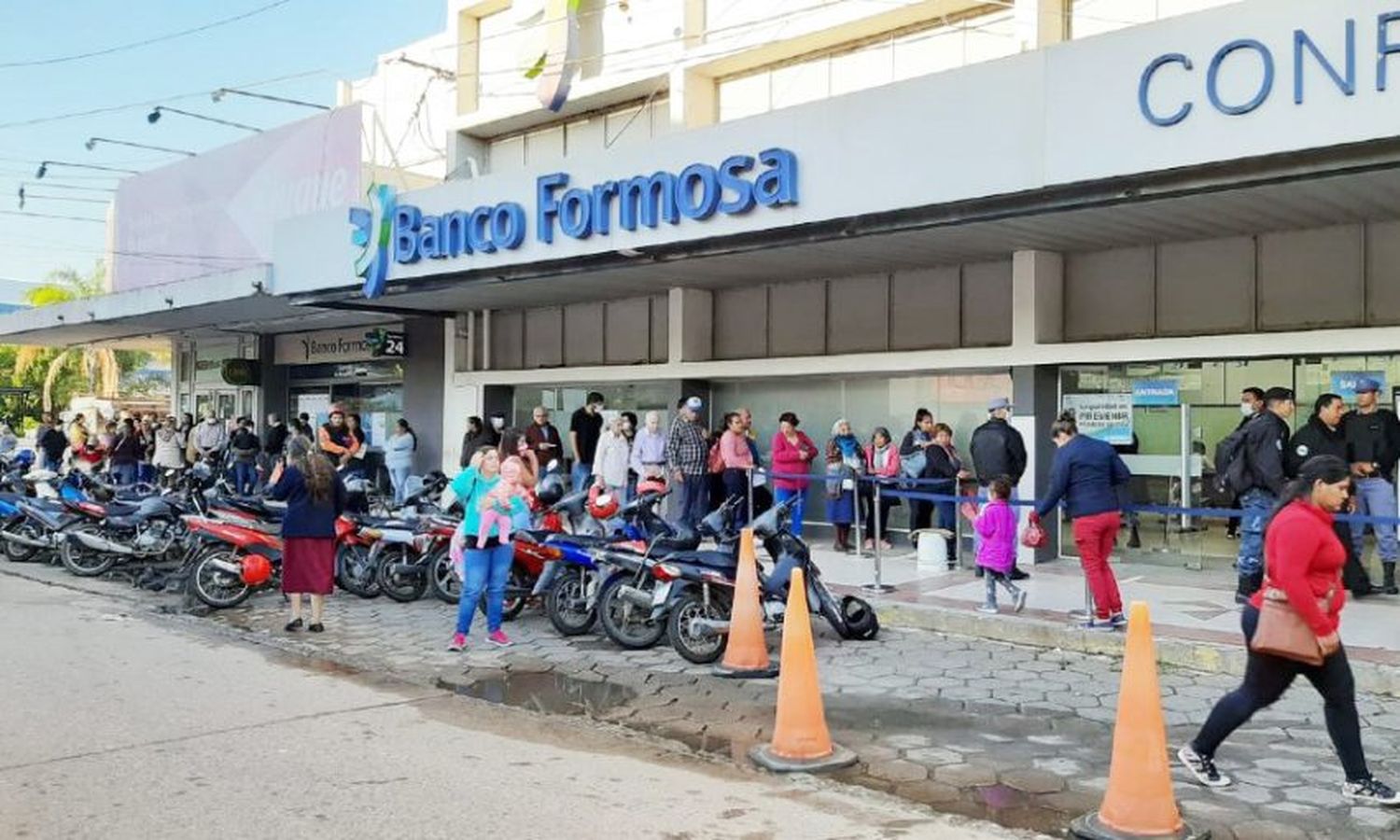 Tres personas murieron en sucursales del Banco Formosa