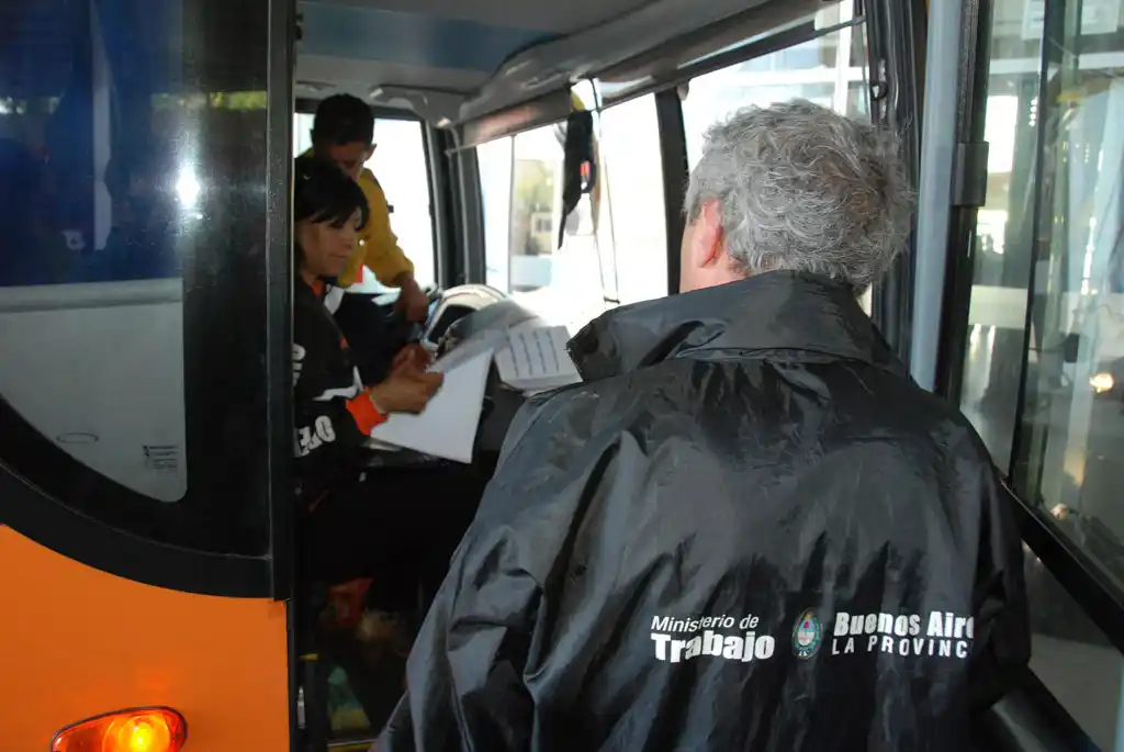 Fin de semana largo: Detectaron infracciones en principales terminales de ómnibus de la Provincia