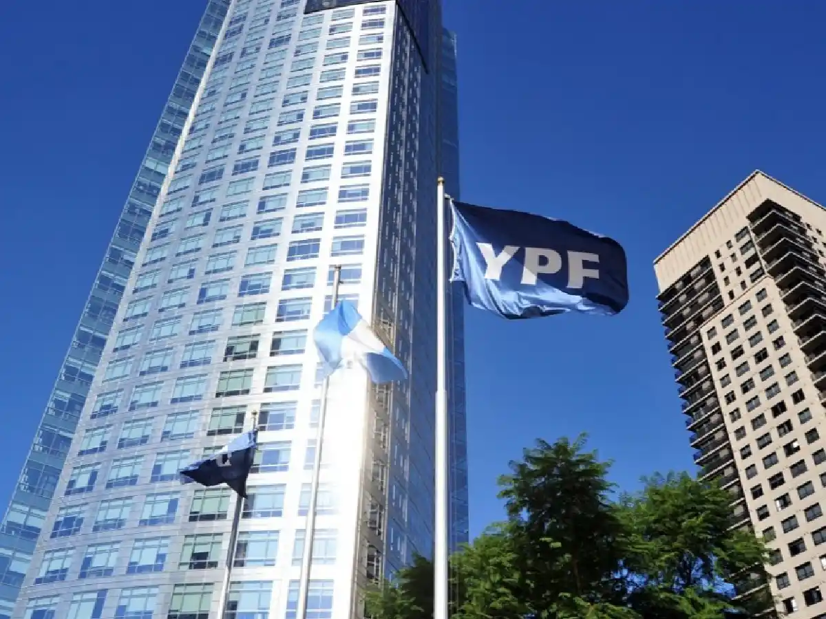 Cayó 70% la venta de naftas en YPF y crece la preocupación en el sector