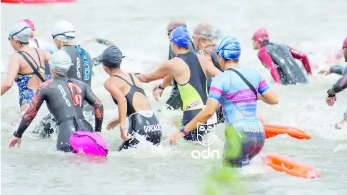 Se corre en Federación la tercera fecha del Circuito Binacional de Triatlón