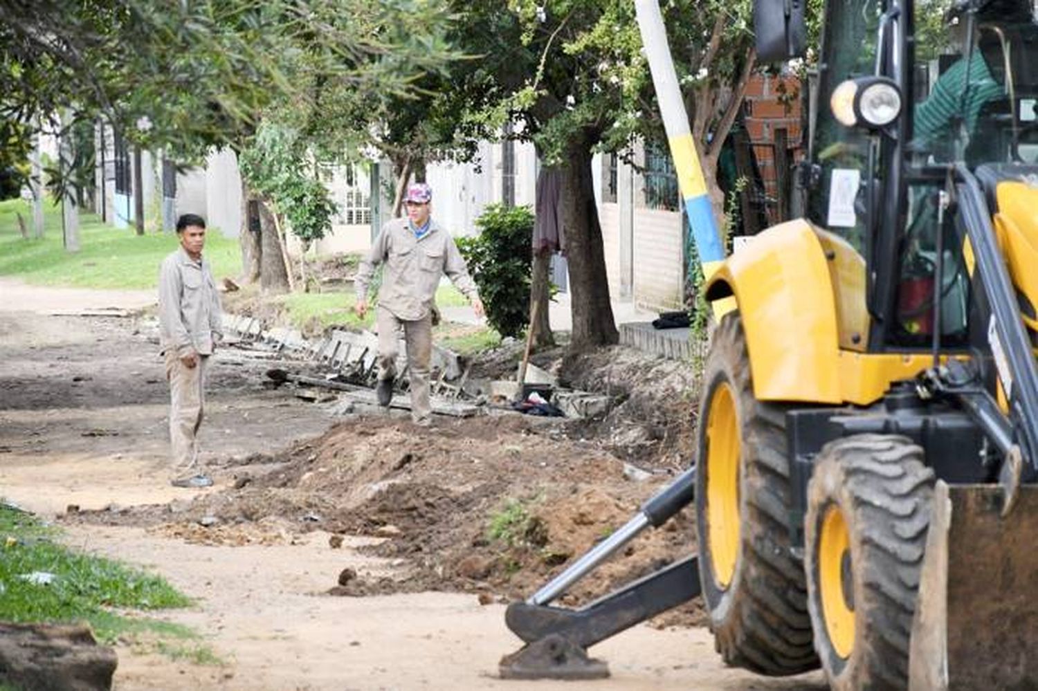 Avanzan las obras de cordón cuneta en el barrio Nébel