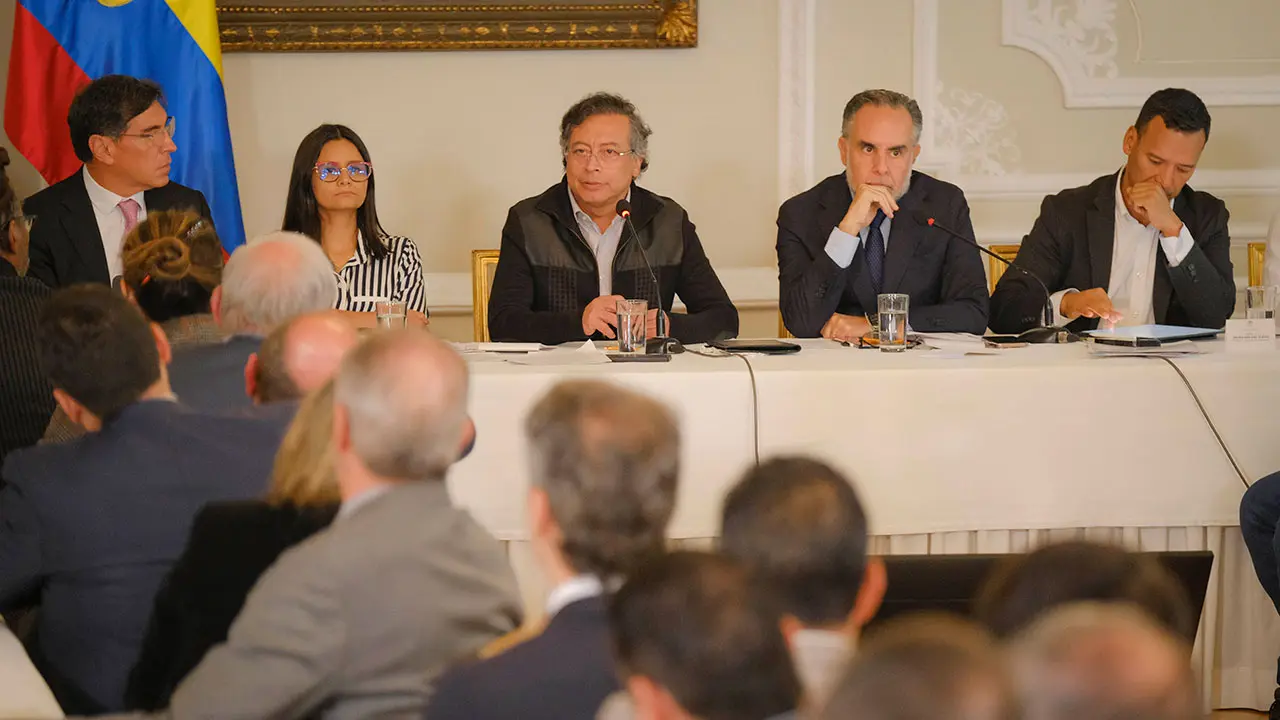 Petro critica condena a Cristina Fernández y denuncia persecución a líderes progresistas