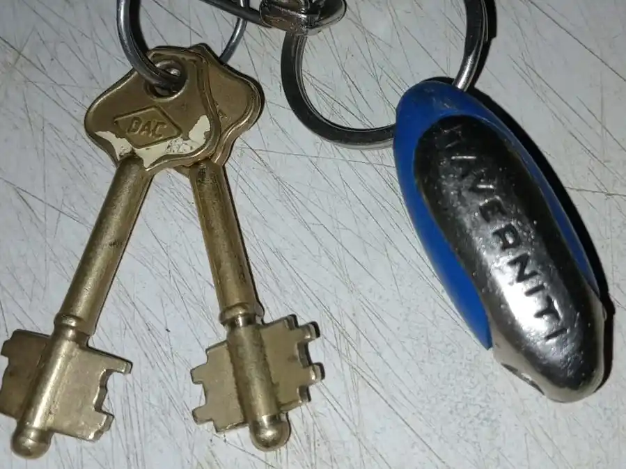 Llaves encontradas en Lucio Mansilla y Molina
