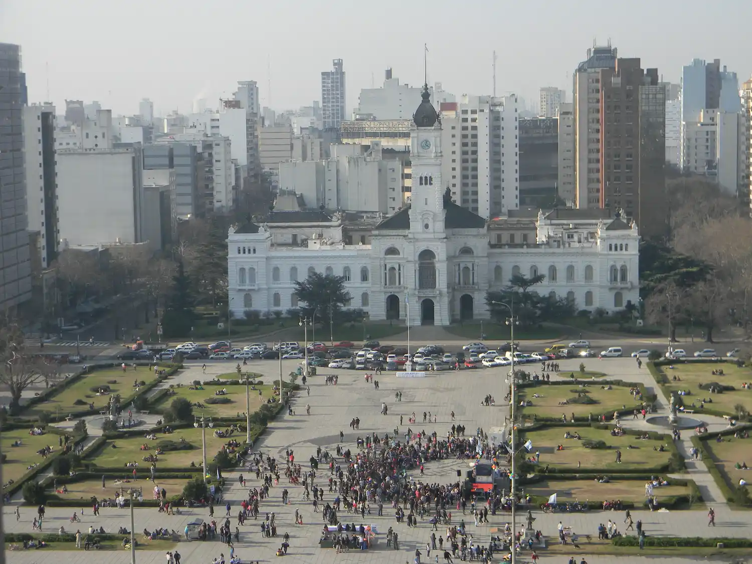 En La Plata se presentan 21 candidatos a Intendente