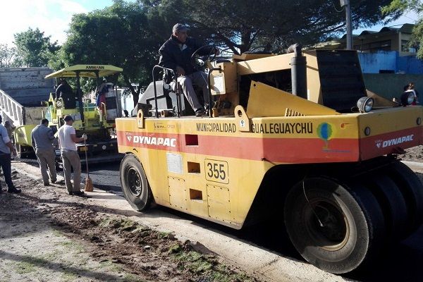 Comenzó la obra de asfaltado en calle Asisclo Méndez