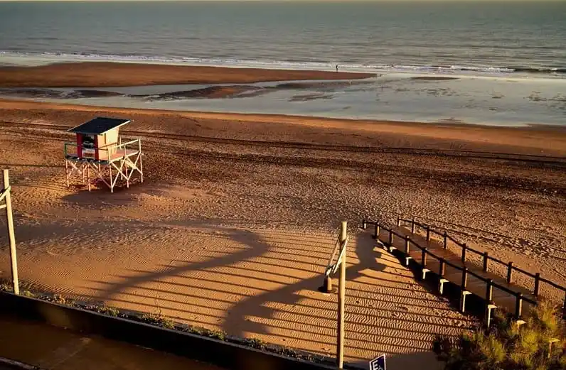 "Vamos a insistir para que al meterse al mar el agua no supere la línea del pecho", afirmó guardavida bonaerense