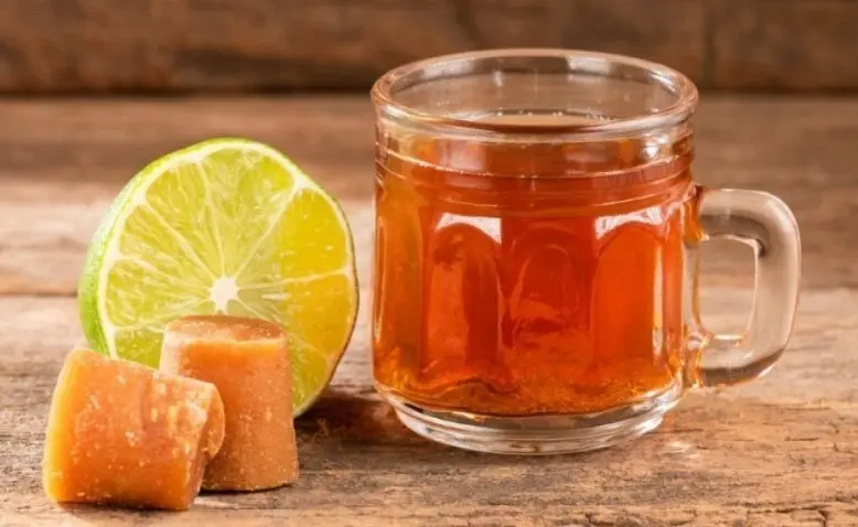 Café con aroma a Loren - Agua de panela: energía natural desde temprano