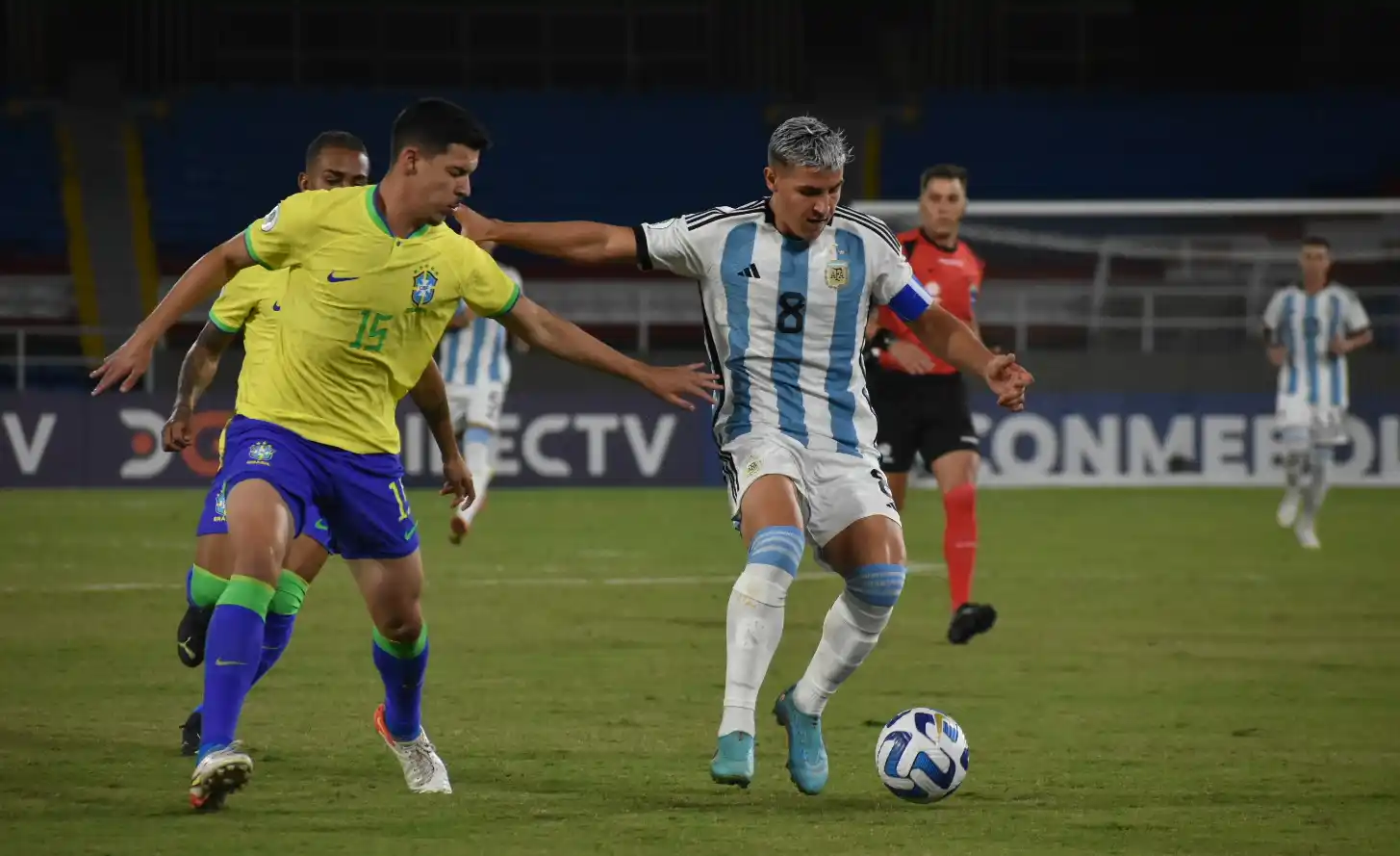 Argentina perdió con Brasil y comprometió sus chances