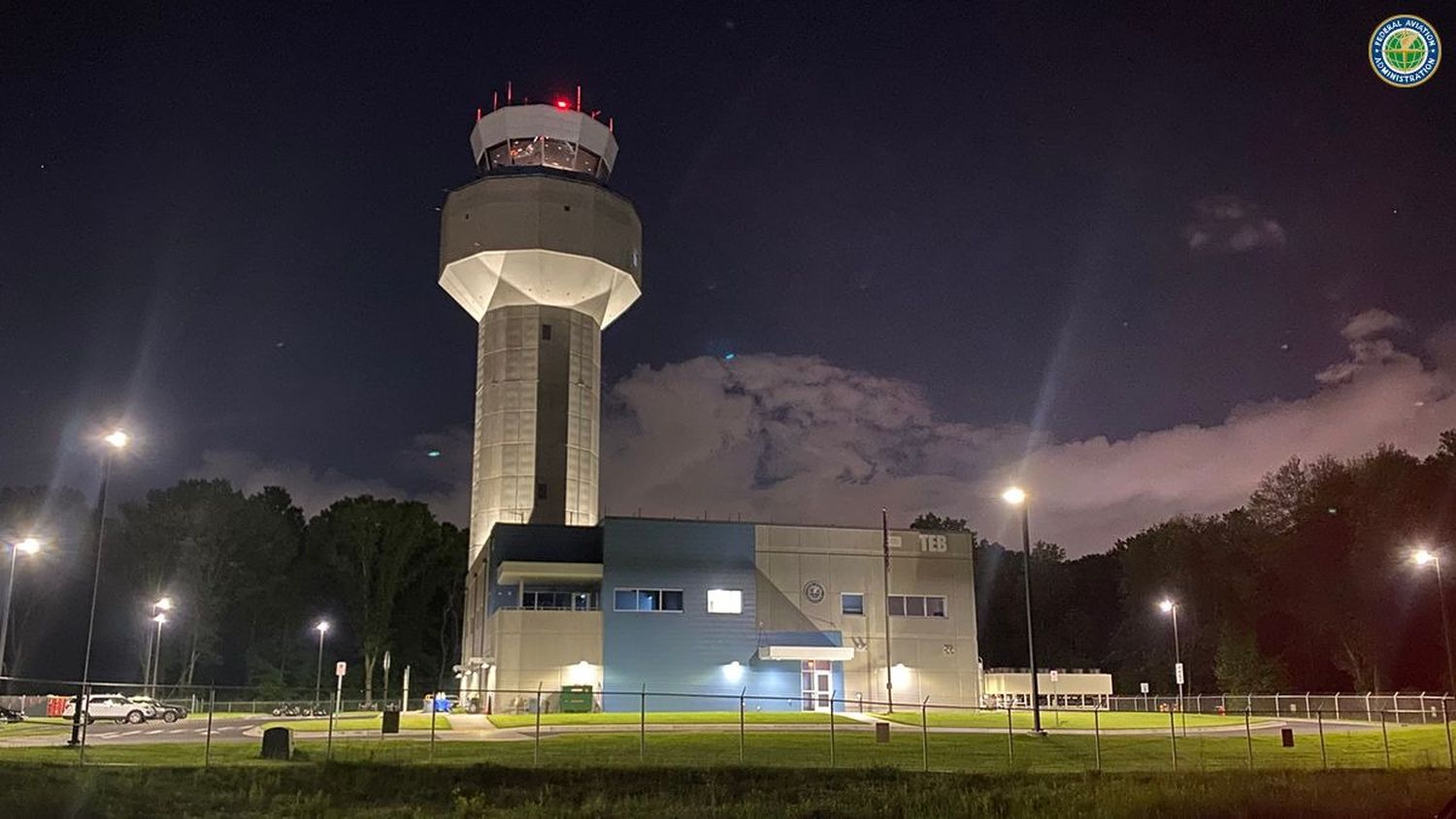 El aeropuerto de Teterboro, centro de aviación ejecutiva de Nueva York, inauguró su nueva torre de control