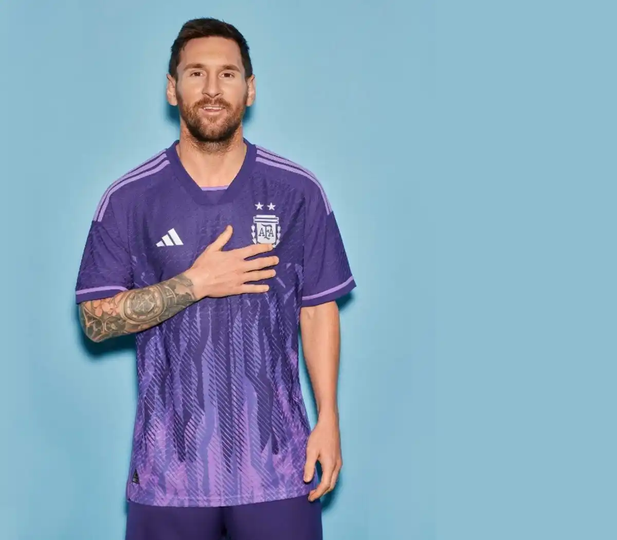 El intendente de San Miguel repudió la nueva camiseta inclusiva de la Selección y un concejal lo tildó de machirulo