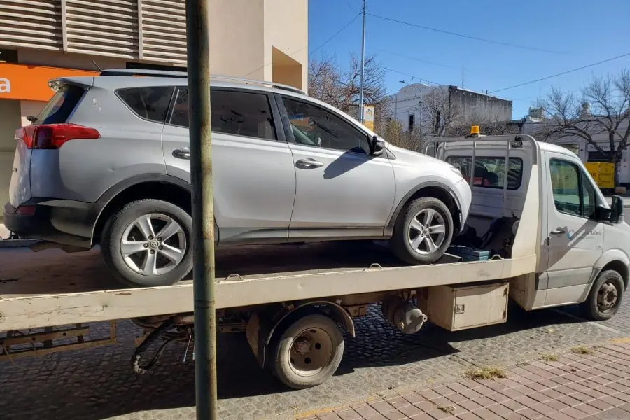 En pleno centro de la ciudad, se detectó una camioneta con restricción para circular