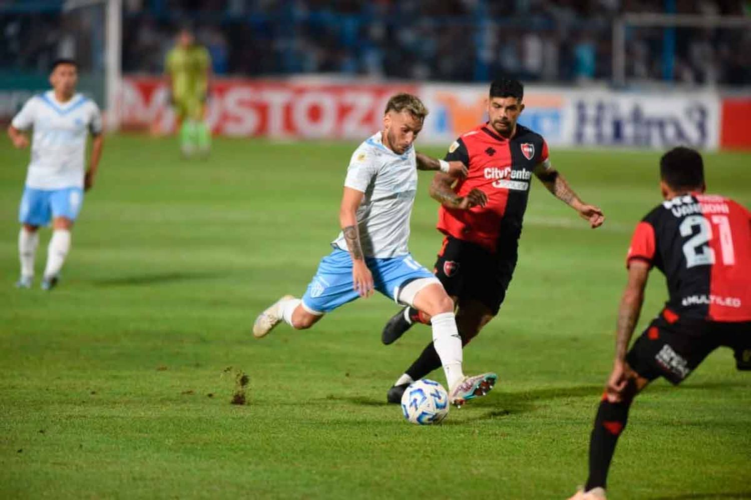 En medio de una profunda crisis deportiva e institucional, Newell's visita a Atlético Tucumán