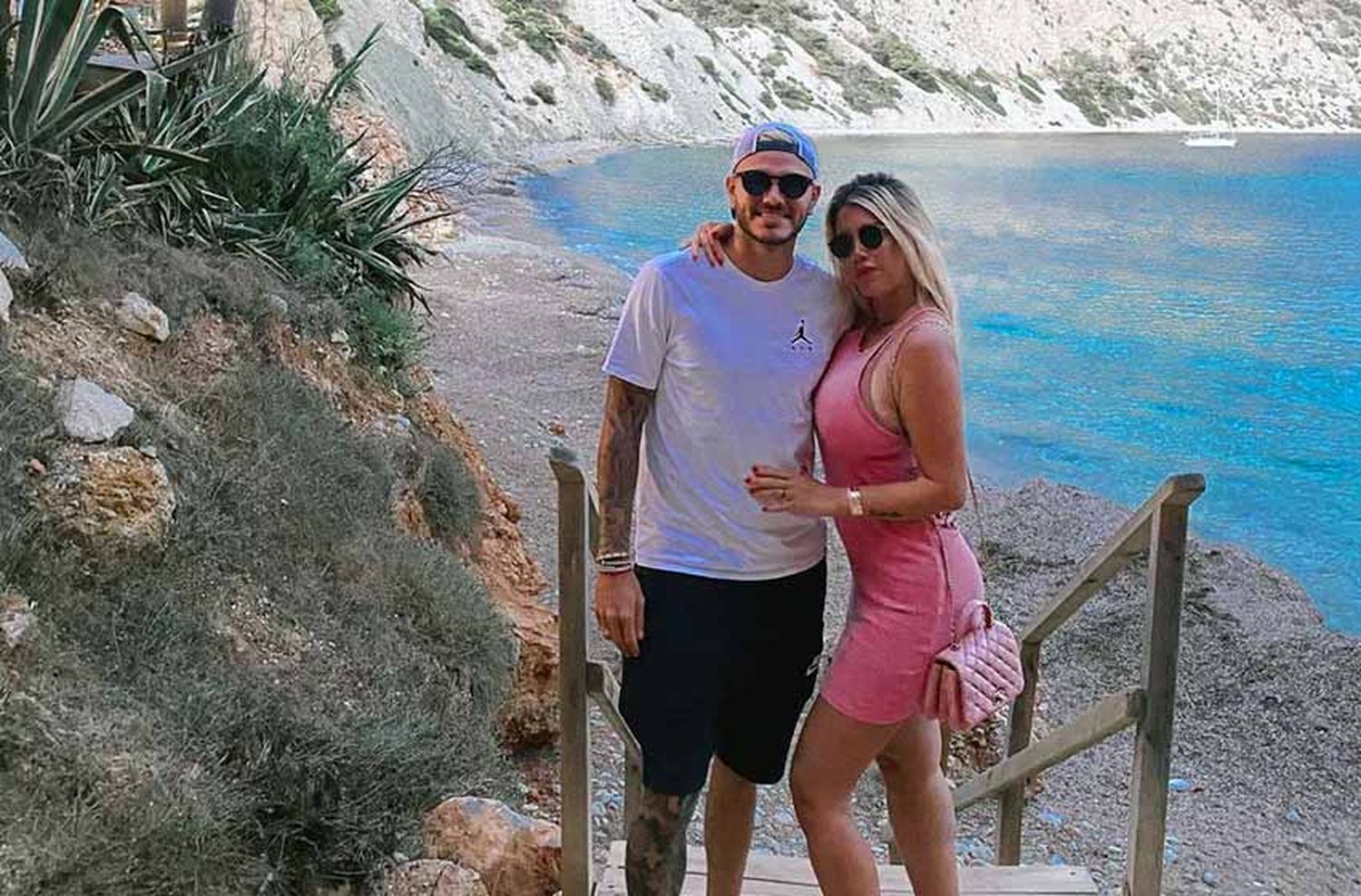 Un paseo por Ibiza: las lujosas vacaciones en yate de Wanda Nara y Mauro Icardi