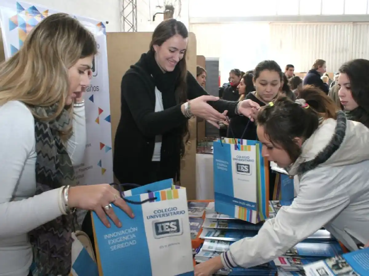 Arroyito: la Expo Carreras vuelve a congregar a estudiantes y suma a emprendedores 