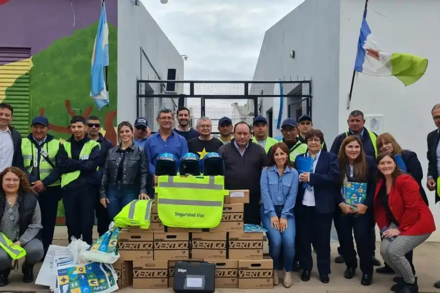 La provincia entregó equipamiento y capacitó a inspectores de tránsito de la municipalidad de Tostado