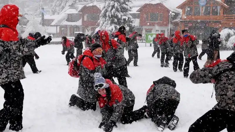 El próximo DNU ya no prohibirá viajes estudiantiles: ¿cómo serán los protocolos?
