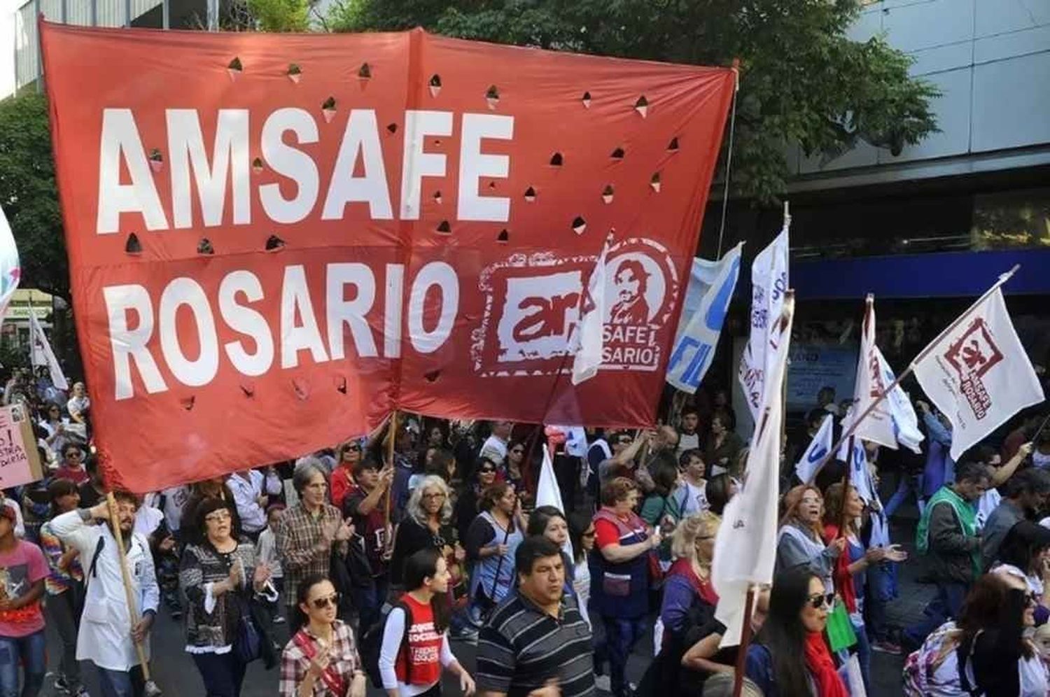 El gremio docente vuelve a la plaza San Martín. Foto:Archivo/Marcelo Manera.