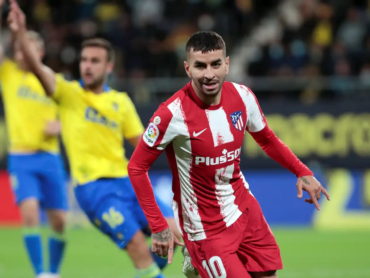 Atlético Madrid goleó a Cádiz y da pelea en España
