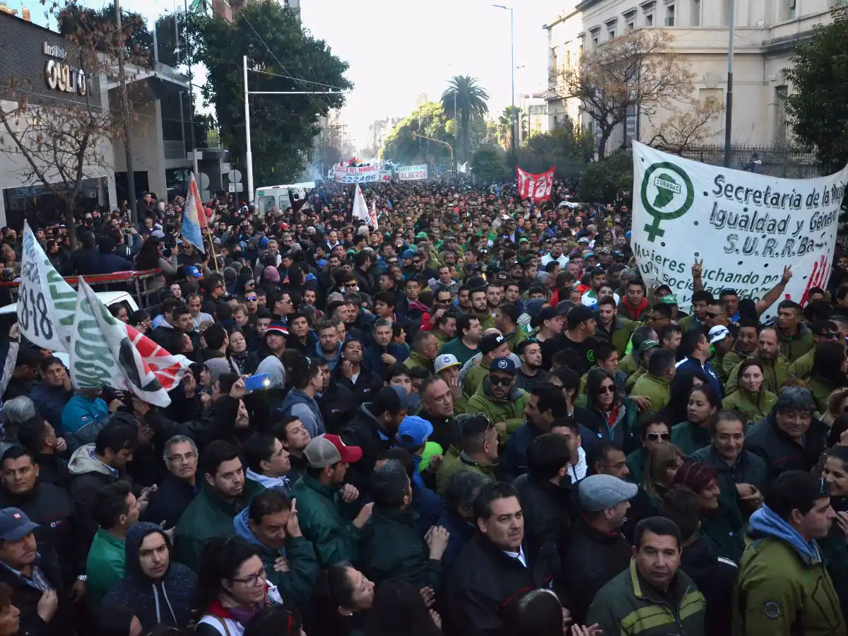 Mestre niega el acuerdo y el paro  de choferes sigue en Córdoba 