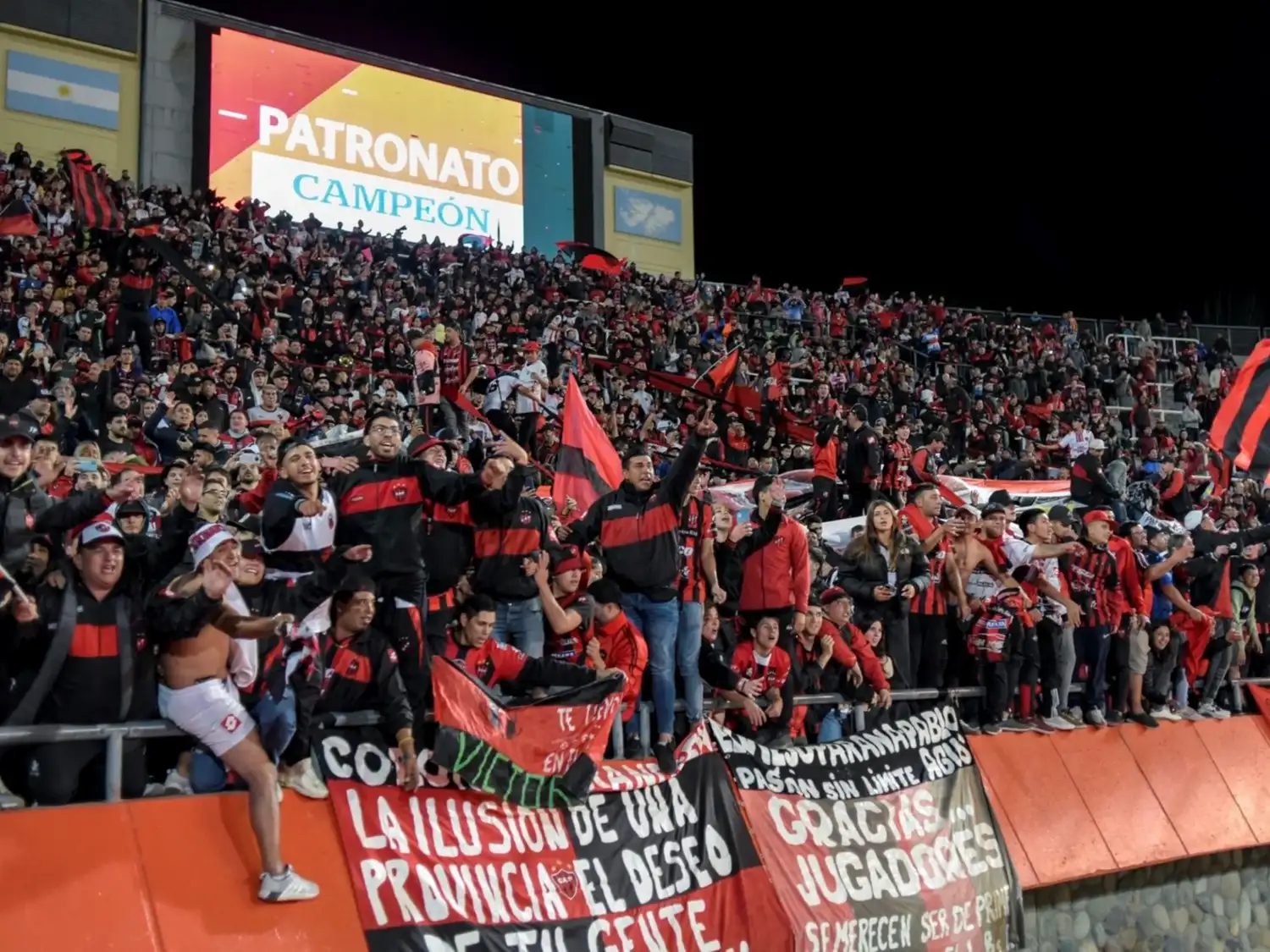 hinchas de patronato