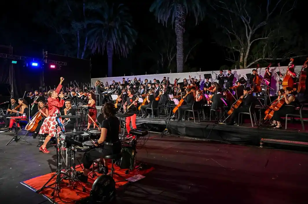 Multitudinaria convocatoria para disfrutar de Hilda canta a Charly