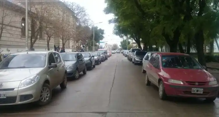 28 infracciones por estacionar mal en Escuela Normal