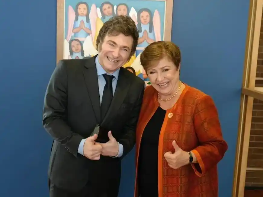 El Presidente durante un encuentro con la titular del FMI, Kristalina Georgieva.