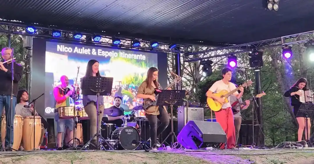 Música Popular con Nico Aulet, Daniel Cabrera, La 22 y otros artistas en Las Canaletas