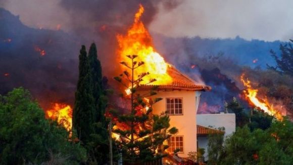 EL AVANCE DE LA LAVA ES MÁS LENTO: volcán de Canarias destruye 320 edificaciones y 153 hectáreas