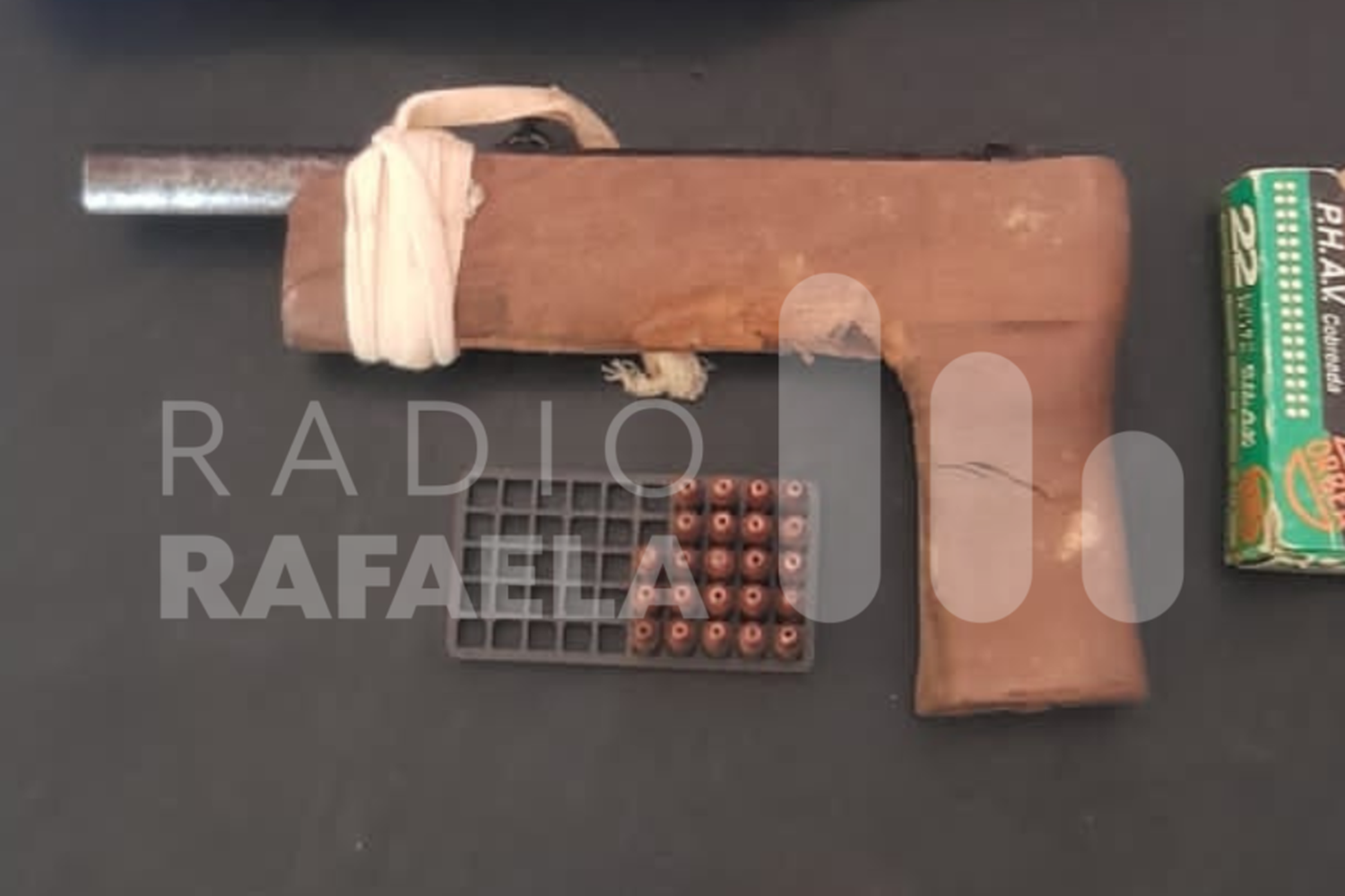 Gran despliegue policial en Bella Italia: buscaban celulares robados y encontraron un arma tumbera