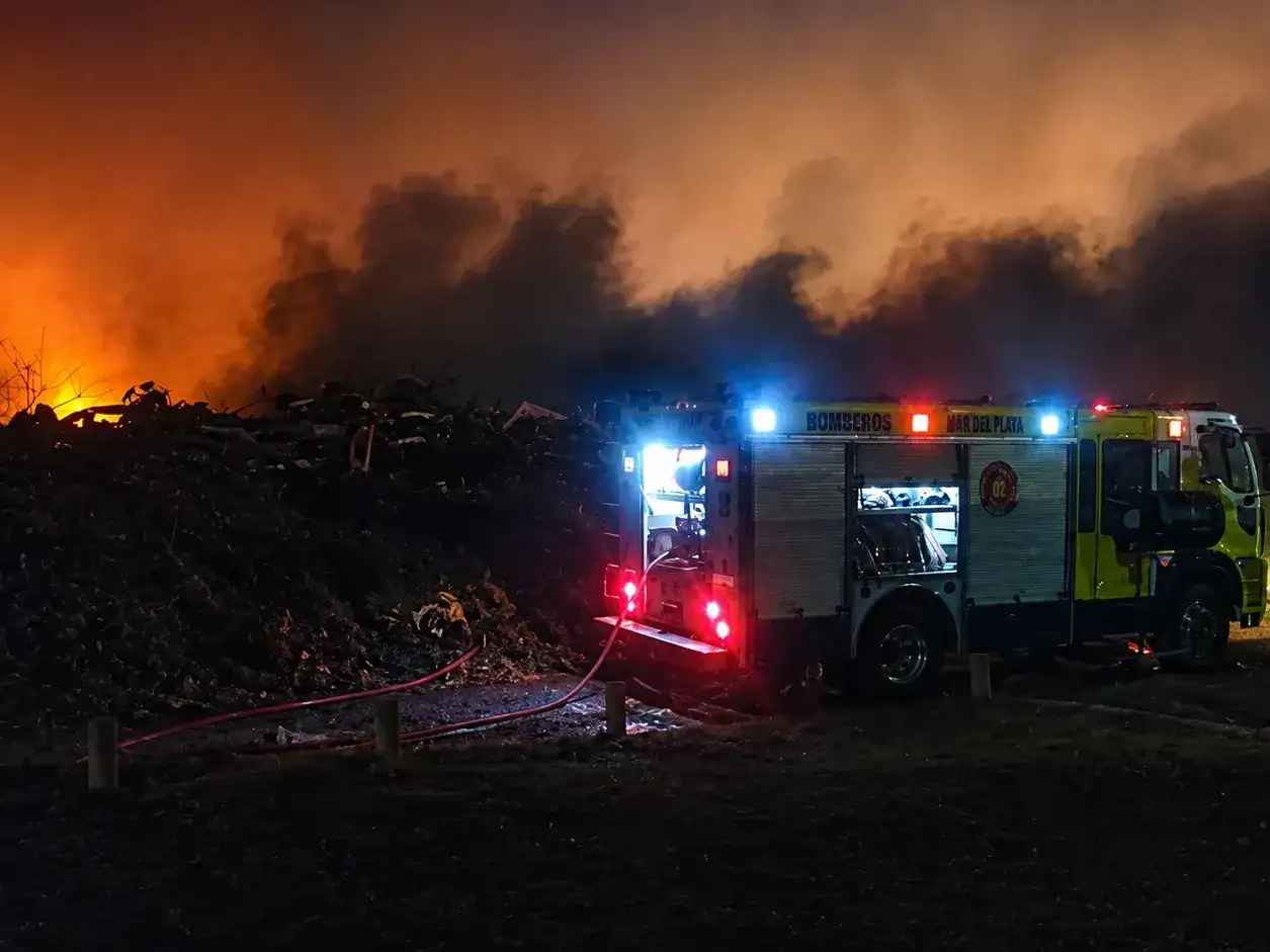 De acuerdo con el parte oficial, unas 23 unidades oficiales pertenecientes al Ministerio de Seguridad bonaerense resultaron afectadas por la acción del fuego.