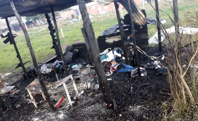 Pérdidas totales sufrió una familia al incendiarse su casa