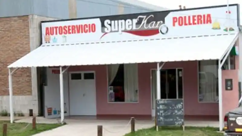 Robaron bebidas y 9 mil pesos que había  en un autoservicio