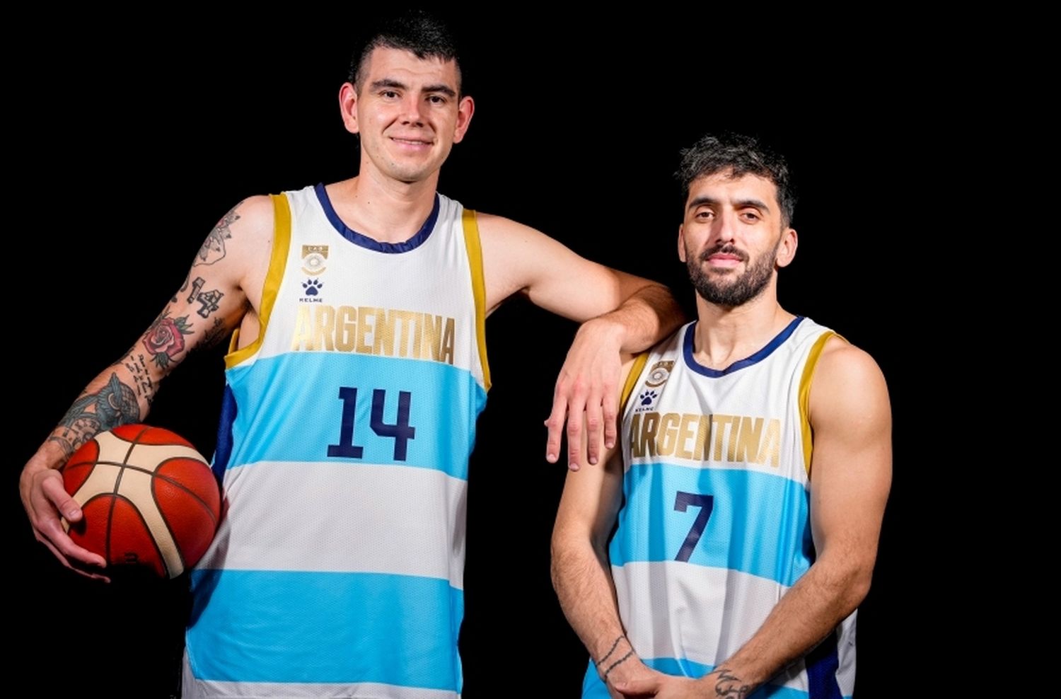 Argentina presentó la camiseta para jugar en Mar del Plata con un homenaje a los 20 años del oro en Atenas