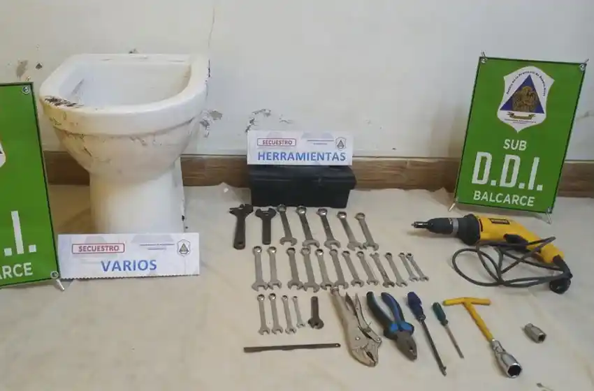 Se estaba armando la casa: Robo una hormigonera, herramientas y hasta un bidet