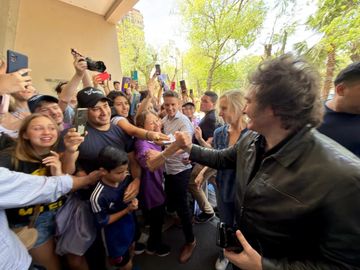 Milei en modo campaña por Corrientes: “Les pido que no aflojen”