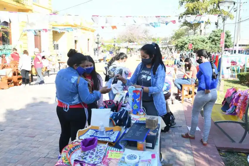 Feria Emprendedora especial “Día de la Mujer Indígena»