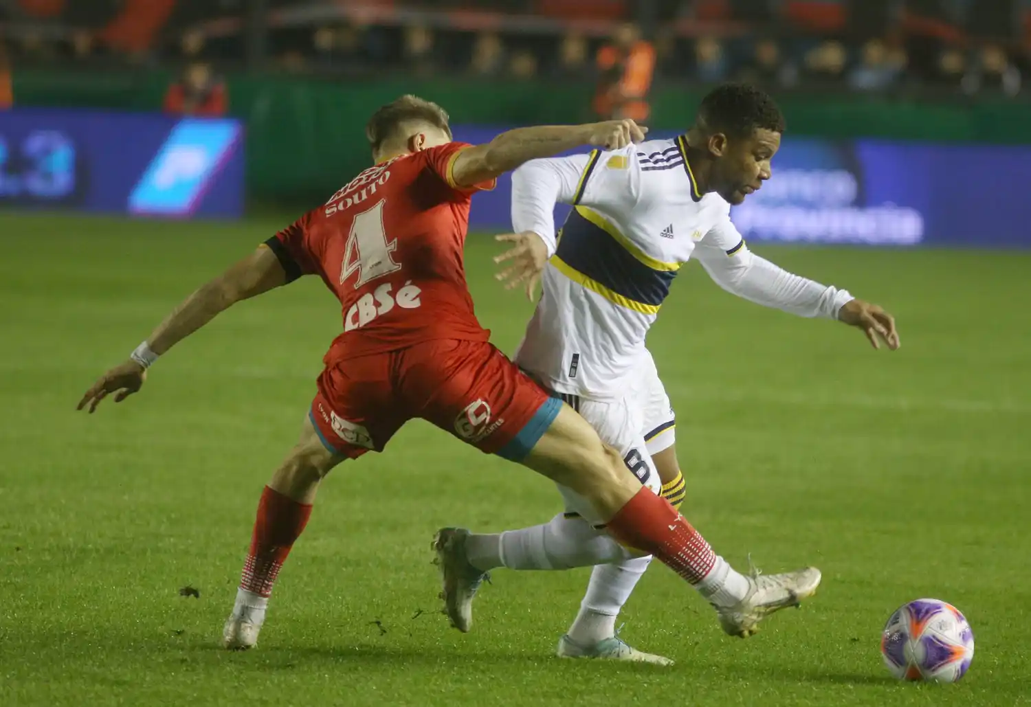 Fabra intenta escapar a la marca de Peñalva.