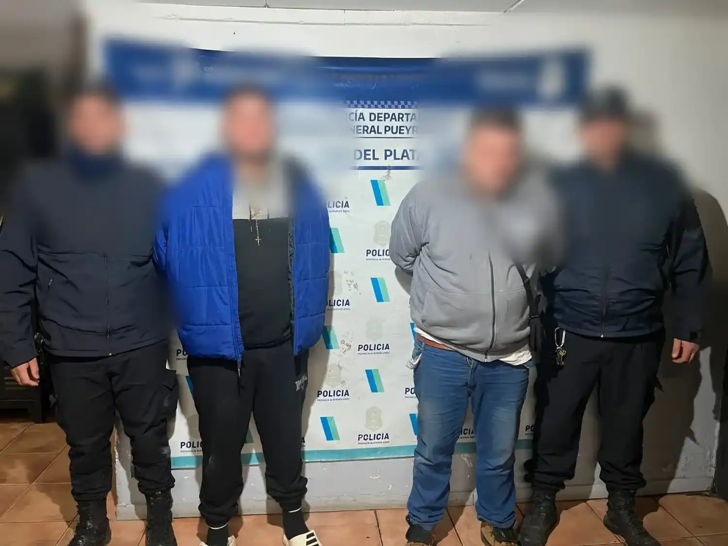 Dos detenidos en un operativo tras una denuncia por disparos: secuestraron dos armas y un hombre golpeó a un policía
