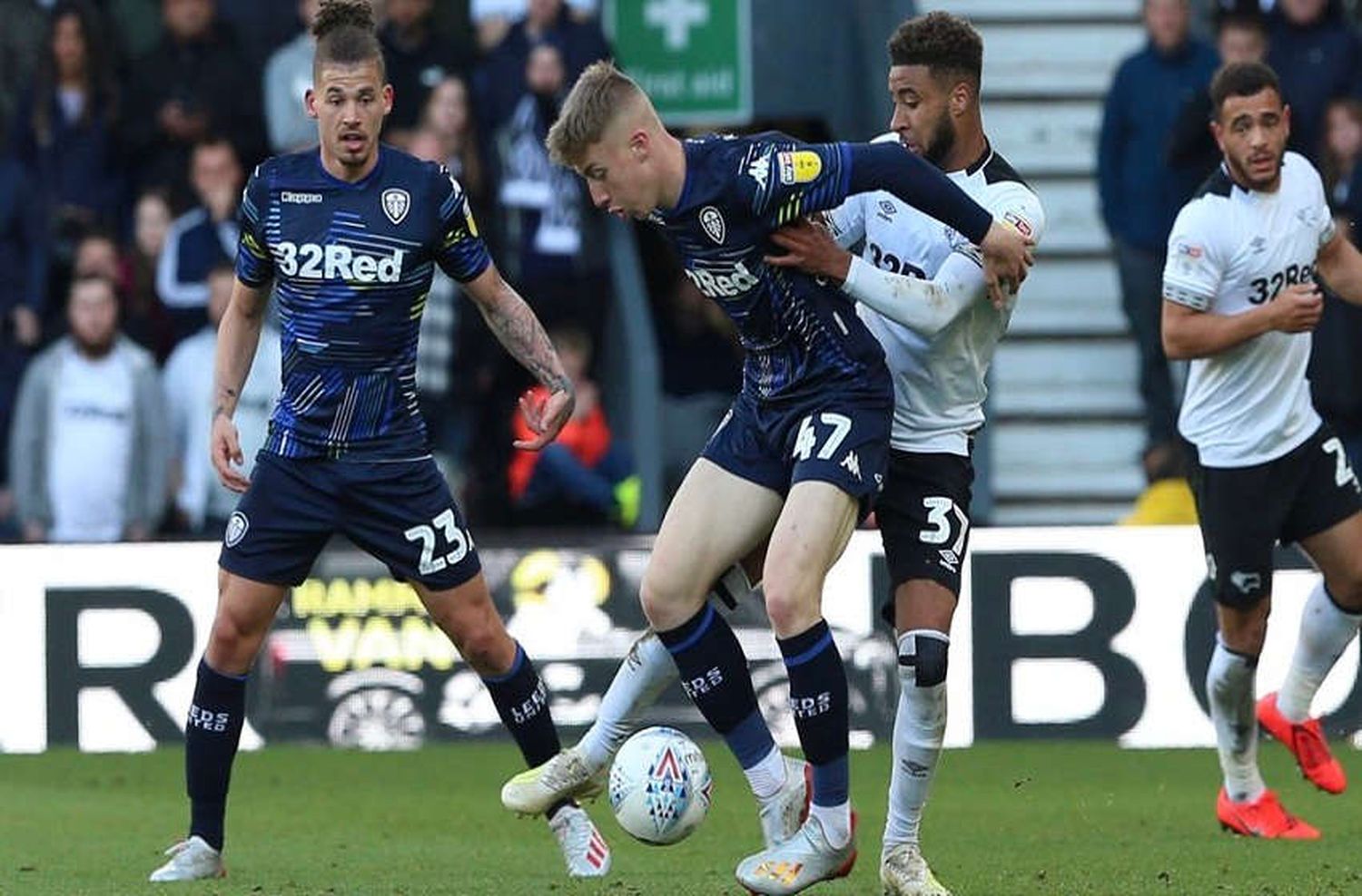 El Leeds de Bielsa se llevó un triunfo clave de su visita a Derby County