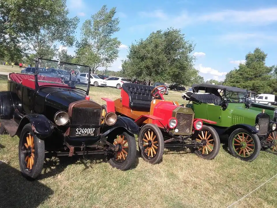 Chascomús: Exposición de Autos antiguos con fines solidarios