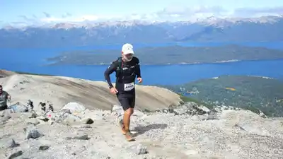 Fernández, en el bello paisaje neuquino.