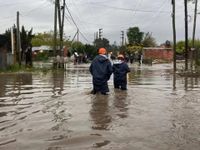 El inédito temporal ya dejó más de 2.500 evacuados en el norte y el oeste bonaerense