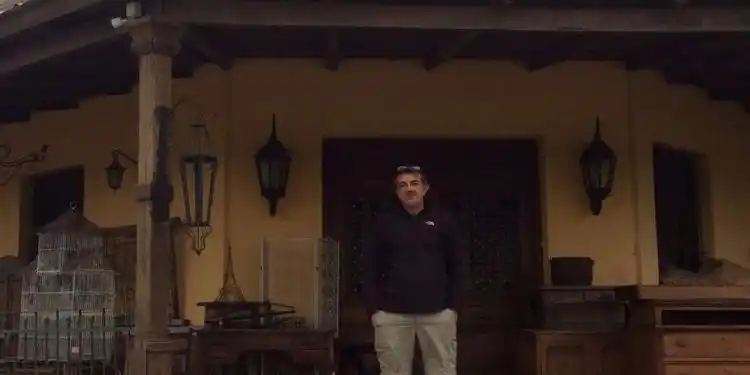 Compró un terreno en un pueblo perdido y ahora lo quiere refundar