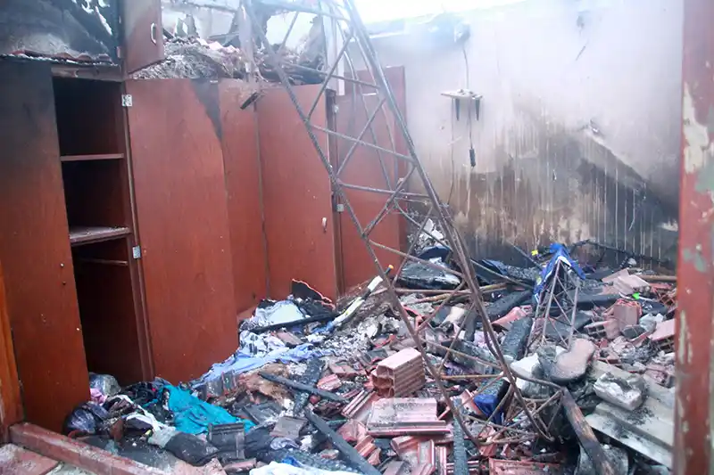 El fuego destruyó una vivienda