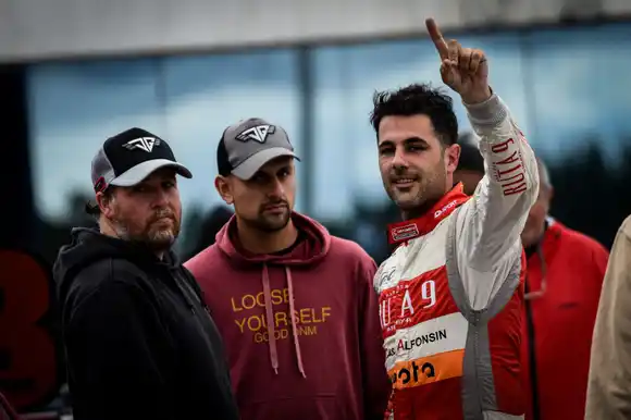 El equipo “está por el camino correcto”: Juanchi Gárriz celebró su regreso con victoria en la Monomarca Fiat Uno