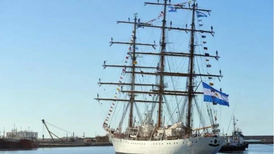 La Fragata Libertad arribó a Mar del Plata
