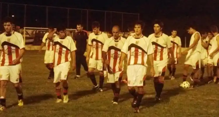 Fútbol: Paraná se quedó con la primera final