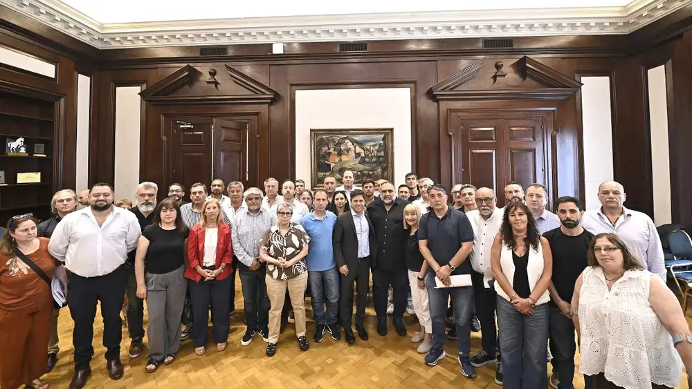 Axel Kicillof junto a representantes de los gremios.